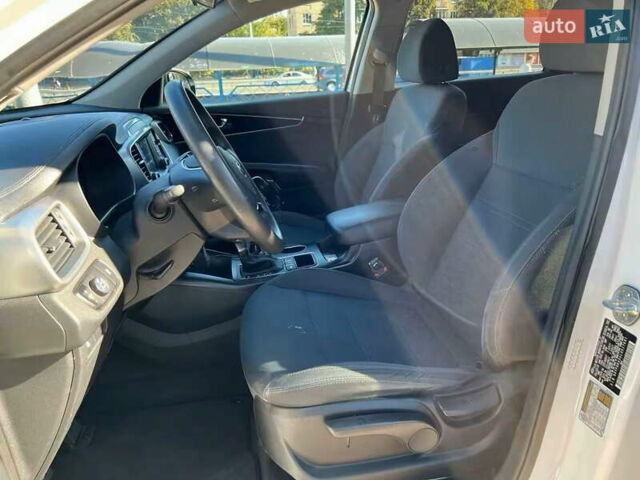 Белый Киа Соренто, объемом двигателя 3.3 л и пробегом 148 тыс. км за 15500 $, фото 16 на Automoto.ua