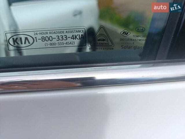 Белый Киа Соренто, объемом двигателя 2.4 л и пробегом 123 тыс. км за 19000 $, фото 5 на Automoto.ua