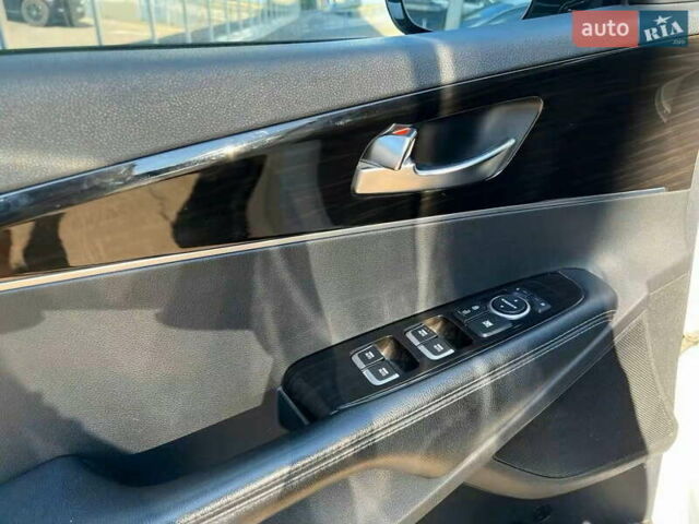 Белый Киа Соренто, объемом двигателя 3.3 л и пробегом 148 тыс. км за 15500 $, фото 15 на Automoto.ua