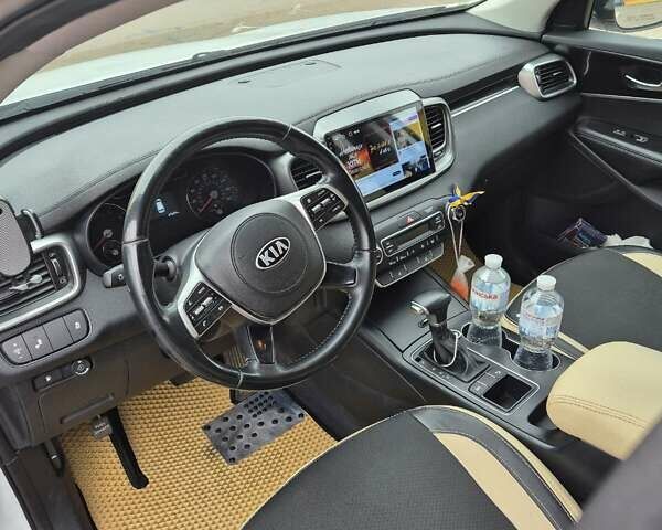 Белый Киа Соренто, объемом двигателя 2.4 л и пробегом 85 тыс. км за 18200 $, фото 5 на Automoto.ua