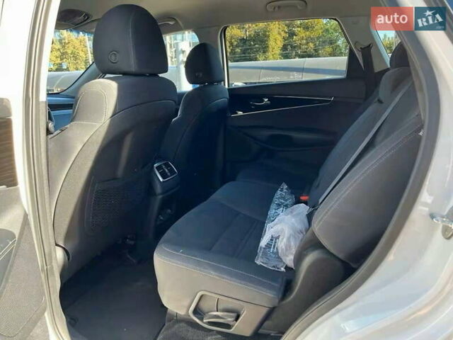 Белый Киа Соренто, объемом двигателя 3.3 л и пробегом 148 тыс. км за 15500 $, фото 18 на Automoto.ua