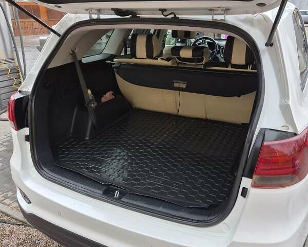 Белый Киа Соренто, объемом двигателя 2.4 л и пробегом 85 тыс. км за 18200 $, фото 8 на Automoto.ua