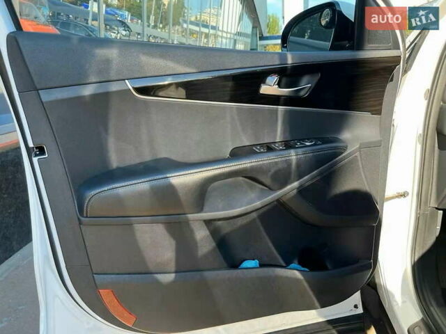 Белый Киа Соренто, объемом двигателя 3.3 л и пробегом 148 тыс. км за 15500 $, фото 14 на Automoto.ua