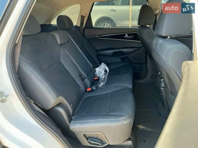 Белый Киа Соренто, объемом двигателя 3.3 л и пробегом 148 тыс. км за 15500 $, фото 21 на Automoto.ua