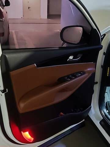 Белый Киа Соренто, объемом двигателя 2.2 л и пробегом 74 тыс. км за 26000 $, фото 10 на Automoto.ua