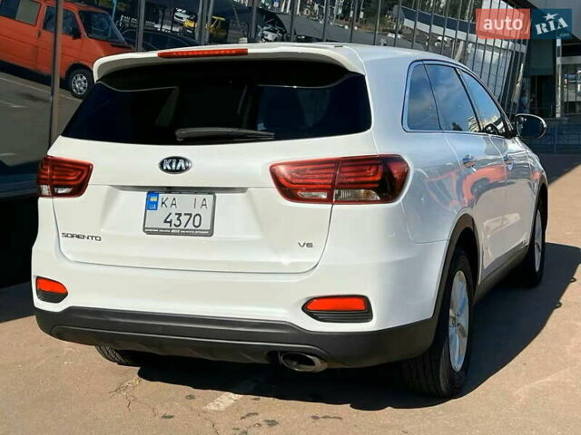 Белый Киа Соренто, объемом двигателя 3.3 л и пробегом 148 тыс. км за 15500 $, фото 8 на Automoto.ua