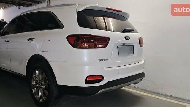 Белый Киа Соренто, объемом двигателя 2.2 л и пробегом 74 тыс. км за 26000 $, фото 6 на Automoto.ua