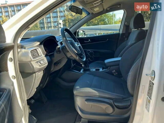 Белый Киа Соренто, объемом двигателя 3.3 л и пробегом 148 тыс. км за 15500 $, фото 13 на Automoto.ua