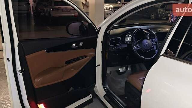 Белый Киа Соренто, объемом двигателя 2.2 л и пробегом 74 тыс. км за 26000 $, фото 12 на Automoto.ua