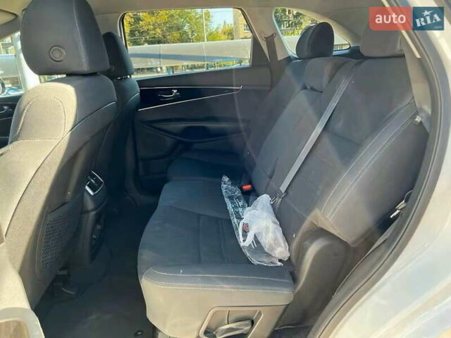 Белый Киа Соренто, объемом двигателя 3.3 л и пробегом 148 тыс. км за 15500 $, фото 19 на Automoto.ua