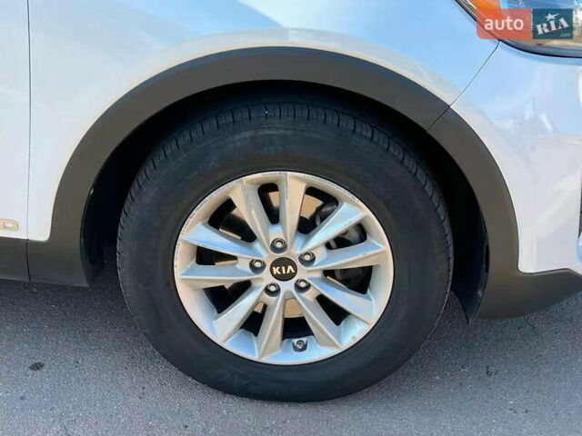 Белый Киа Соренто, объемом двигателя 3.3 л и пробегом 148 тыс. км за 15500 $, фото 5 на Automoto.ua