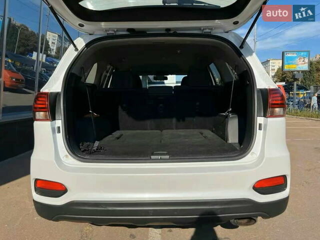 Белый Киа Соренто, объемом двигателя 3.3 л и пробегом 148 тыс. км за 15500 $, фото 11 на Automoto.ua
