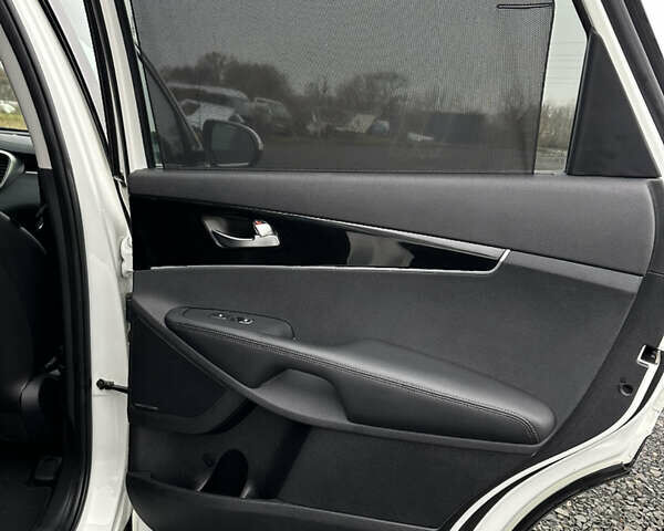 Білий Кіа Соренто, об'ємом двигуна 2.2 л та пробігом 156 тис. км за 28500 $, фото 29 на Automoto.ua