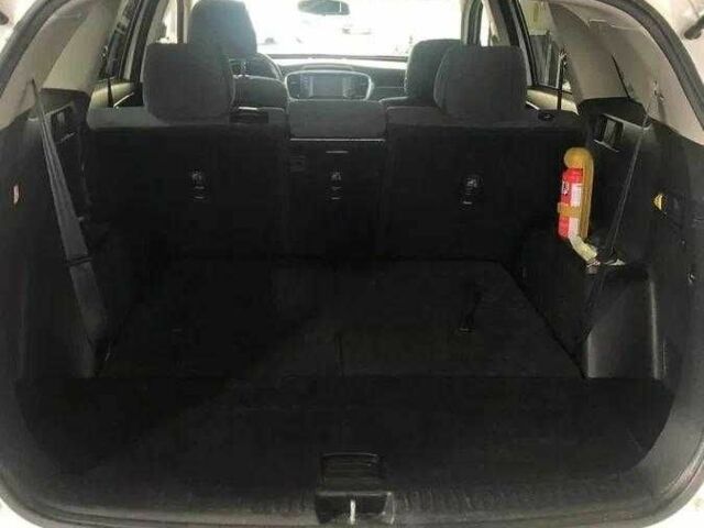 Білий Кіа Соренто, об'ємом двигуна 2.4 л та пробігом 114 тис. км за 15600 $, фото 6 на Automoto.ua