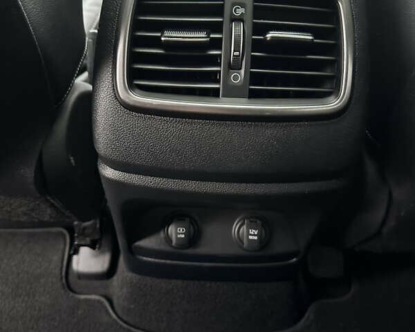 Білий Кіа Соренто, об'ємом двигуна 2.2 л та пробігом 156 тис. км за 28500 $, фото 34 на Automoto.ua