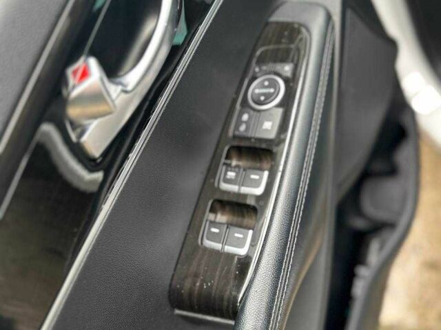 Білий Кіа Соренто, об'ємом двигуна 2.4 л та пробігом 113 тис. км за 20500 $, фото 5 на Automoto.ua