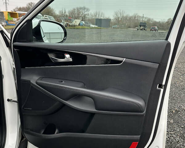 Білий Кіа Соренто, об'ємом двигуна 2.2 л та пробігом 156 тис. км за 28500 $, фото 26 на Automoto.ua