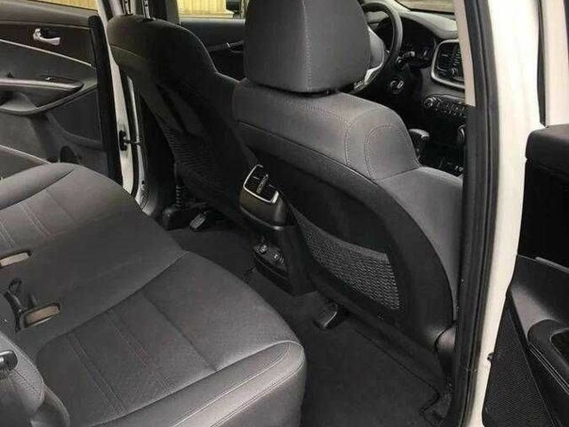 Білий Кіа Соренто, об'ємом двигуна 2.4 л та пробігом 114 тис. км за 15600 $, фото 5 на Automoto.ua