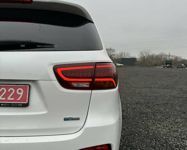 Білий Кіа Соренто, об'ємом двигуна 2.2 л та пробігом 156 тис. км за 28500 $, фото 53 на Automoto.ua