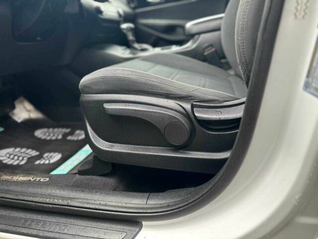 Киа Соренто 2020 в Черновцах на Automoto.ua Белый Киа Соренто, объемом двигателя 2.4 л и пробегом 113 тыс. км за 19700 $, фото 13 на Automoto.ua