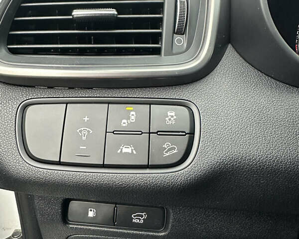 Білий Кіа Соренто, об'ємом двигуна 2.2 л та пробігом 156 тис. км за 28500 $, фото 43 на Automoto.ua