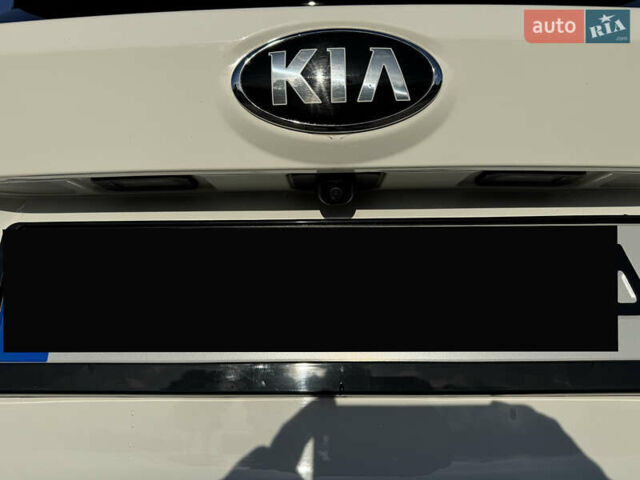 Белый Киа Соренто, объемом двигателя 2.15 л и пробегом 121 тыс. км за 31500 $, фото 64 на Automoto.ua