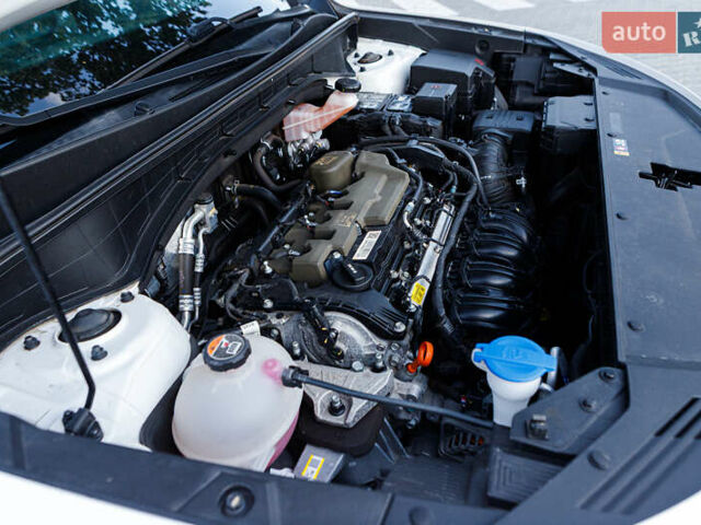 Білий Кіа Соренто, об'ємом двигуна 2.5 л та пробігом 34 тис. км за 25999 $, фото 11 на Automoto.ua