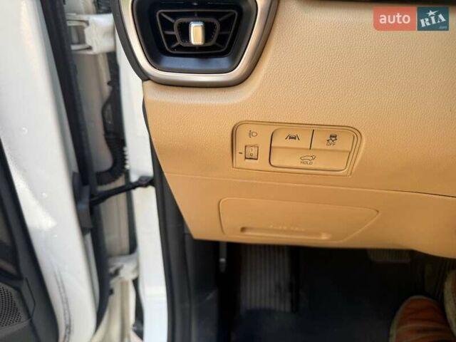 Белый Киа Соренто, объемом двигателя 2.2 л и пробегом 105 тыс. км за 32800 $, фото 21 на Automoto.ua