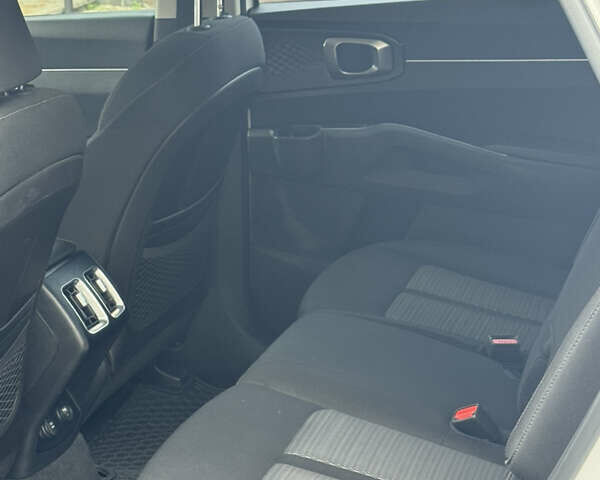 Белый Киа Соренто, объемом двигателя 2.5 л и пробегом 262 тыс. км за 24500 $, фото 63 на Automoto.ua