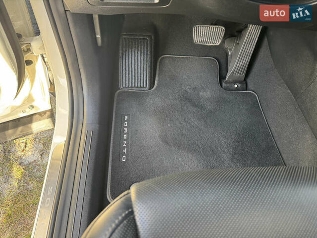 Белый Киа Соренто, объемом двигателя 2.15 л и пробегом 121 тыс. км за 31500 $, фото 42 на Automoto.ua