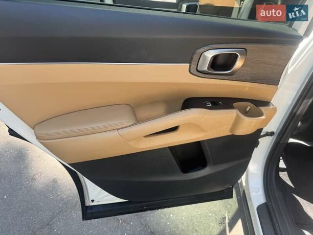 Белый Киа Соренто, объемом двигателя 2.2 л и пробегом 105 тыс. км за 32800 $, фото 9 на Automoto.ua