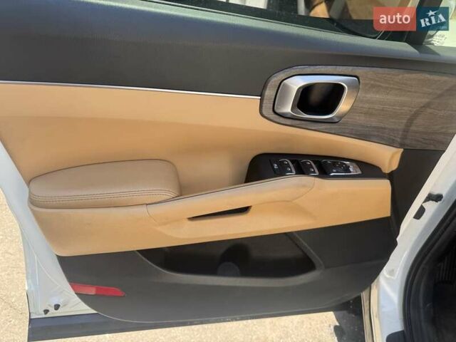 Белый Киа Соренто, объемом двигателя 2.2 л и пробегом 105 тыс. км за 32800 $, фото 8 на Automoto.ua