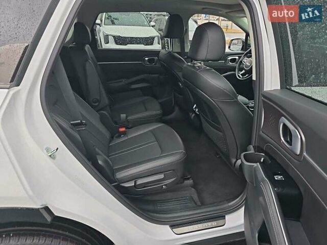 Білий Кіа Соренто, об'ємом двигуна 2.5 л та пробігом 18 тис. км за 16000 $, фото 7 на Automoto.ua