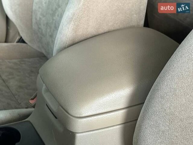 Бежевый Киа Соренто, объемом двигателя 3.5 л и пробегом 171 тыс. км за 4990 $, фото 11 на Automoto.ua