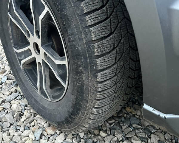 Бежевый Киа Соренто, объемом двигателя 2.5 л и пробегом 300 тыс. км за 5900 $, фото 6 на Automoto.ua