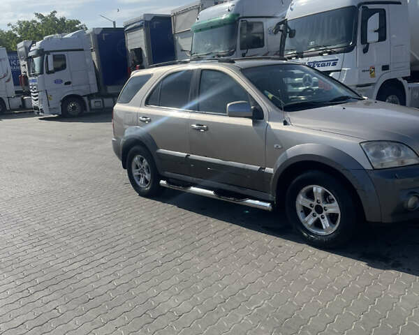 Бежевый Киа Соренто, объемом двигателя 2.5 л и пробегом 350 тыс. км за 6500 $, фото 1 на Automoto.ua