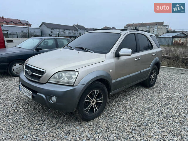 Бежевый Киа Соренто, объемом двигателя 2.5 л и пробегом 300 тыс. км за 5900 $, фото 1 на Automoto.ua