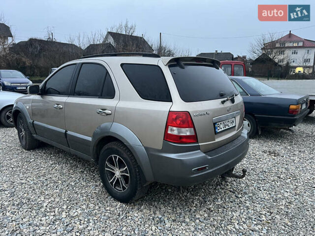 Бежевый Киа Соренто, объемом двигателя 2.5 л и пробегом 300 тыс. км за 5900 $, фото 2 на Automoto.ua