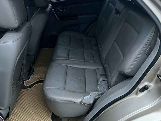 Бежевый Киа Соренто, объемом двигателя 2.5 л и пробегом 300 тыс. км за 5900 $, фото 5 на Automoto.ua