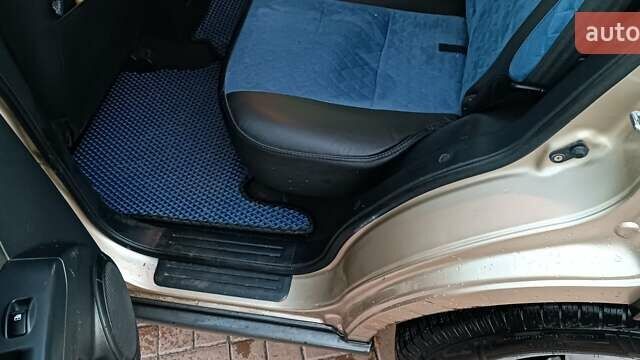 Кіа Соренто 2009 у Белой Церкве на Automoto.ua Бежевий Кіа Соренто, об'ємом двигуна 2.5 л та пробігом 350 тис. км за 8500 $, фото 4 на Automoto.ua