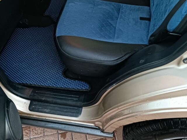 Кіа Соренто 2009 у Белой Церкве на Automoto.ua Бежевий Кіа Соренто, об'ємом двигуна 2.5 л та пробігом 350 тис. км за 8500 $, фото 5 на Automoto.ua