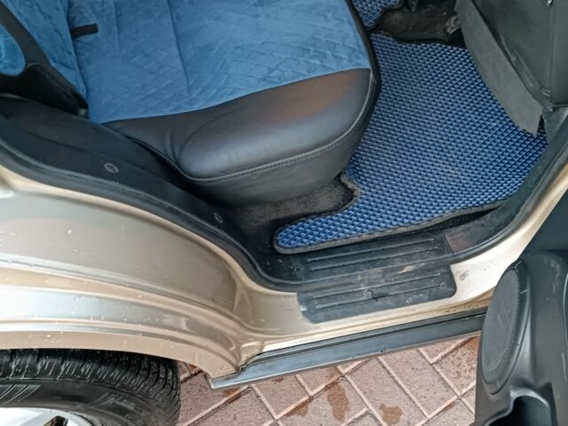 Кіа Соренто 2009 у Белой Церкве на Automoto.ua Бежевий Кіа Соренто, об'ємом двигуна 2.5 л та пробігом 350 тис. км за 8500 $, фото 4 на Automoto.ua