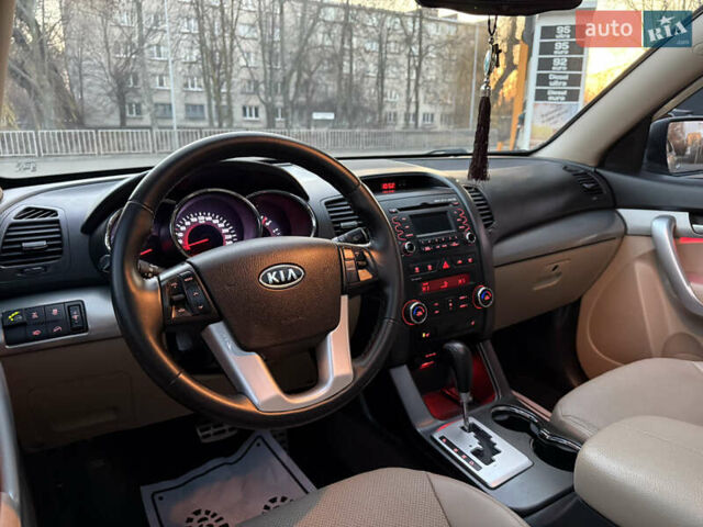 Бежевый Киа Соренто, объемом двигателя 2.4 л и пробегом 203 тыс. км за 10999 $, фото 8 на Automoto.ua