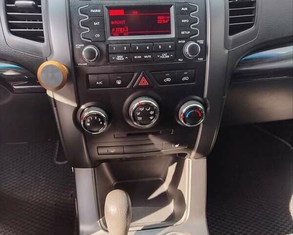 Бежевий Кіа Соренто, об'ємом двигуна 2.36 л та пробігом 207 тис. км за 11300 $, фото 17 на Automoto.ua