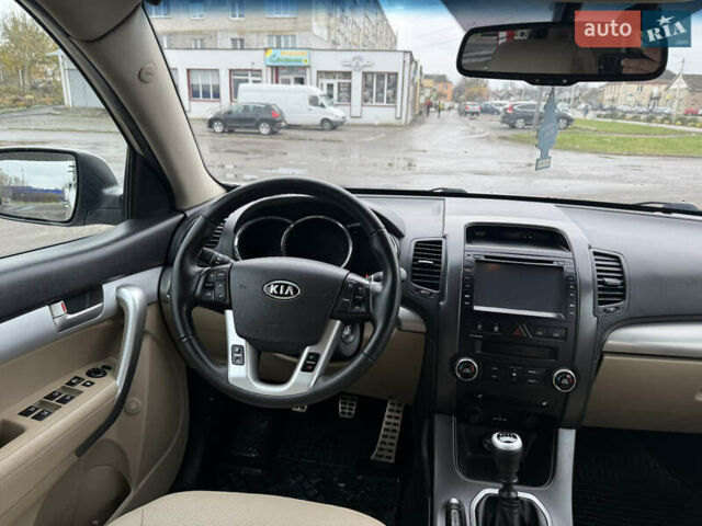 Бежевий Кіа Соренто, об'ємом двигуна 2.2 л та пробігом 269 тис. км за 11200 $, фото 18 на Automoto.ua