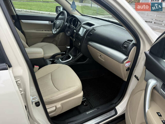 Бежевий Кіа Соренто, об'ємом двигуна 2.2 л та пробігом 269 тис. км за 11200 $, фото 15 на Automoto.ua