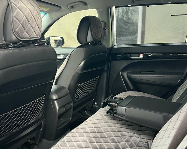 Бежевый Киа Соренто, объемом двигателя 2.36 л и пробегом 217 тыс. км за 13200 $, фото 9 на Automoto.ua