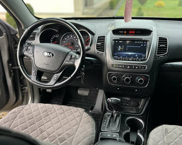 Бежевый Киа Соренто, объемом двигателя 2.36 л и пробегом 217 тыс. км за 13200 $, фото 10 на Automoto.ua