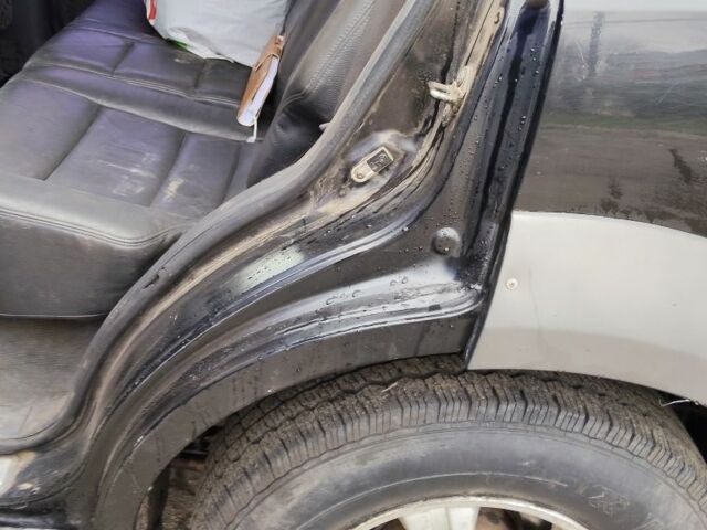 Черный Киа Соренто, объемом двигателя 2.5 л и пробегом 300 тыс. км за 3300 $, фото 9 на Automoto.ua