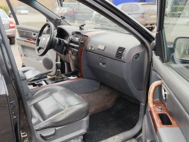 Черный Киа Соренто, объемом двигателя 2.5 л и пробегом 300 тыс. км за 3300 $, фото 10 на Automoto.ua